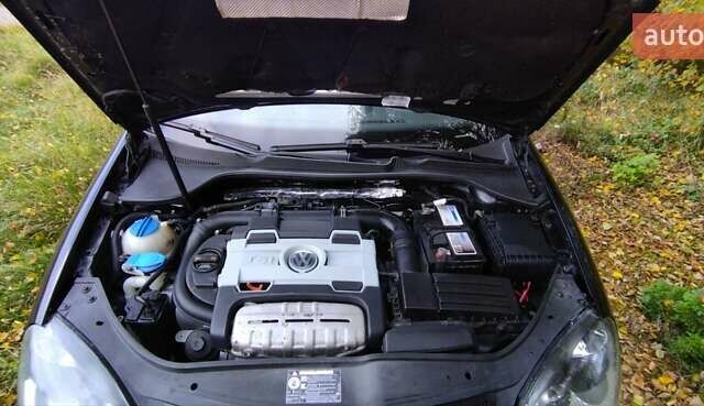 Черный Фольксваген Гольф, объемом двигателя 1.39 л и пробегом 241 тыс. км за 5300 $, фото 5 на Automoto.ua