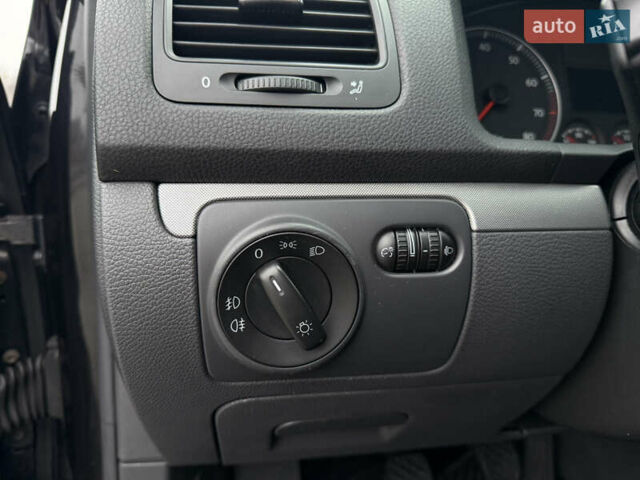 Черный Фольксваген Гольф, объемом двигателя 1.6 л и пробегом 219 тыс. км за 6499 $, фото 22 на Automoto.ua