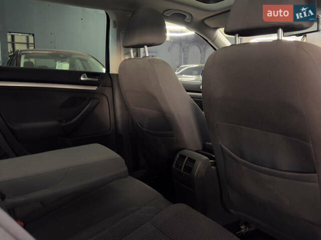 Черный Фольксваген Гольф, объемом двигателя 1.39 л и пробегом 230 тыс. км за 7299 $, фото 20 на Automoto.ua