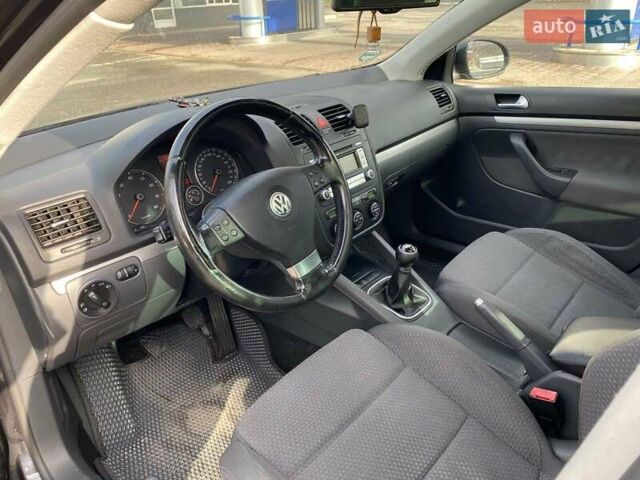 Чорний Фольксваген Гольф, об'ємом двигуна 1.39 л та пробігом 230 тис. км за 6900 $, фото 19 на Automoto.ua