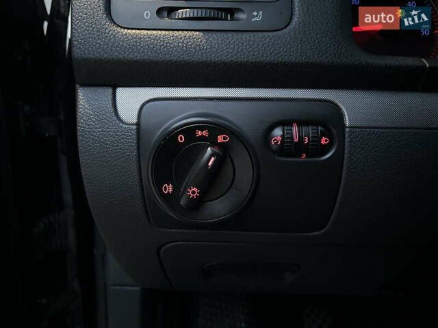 Черный Фольксваген Гольф, объемом двигателя 1.9 л и пробегом 289 тыс. км за 7450 $, фото 40 на Automoto.ua