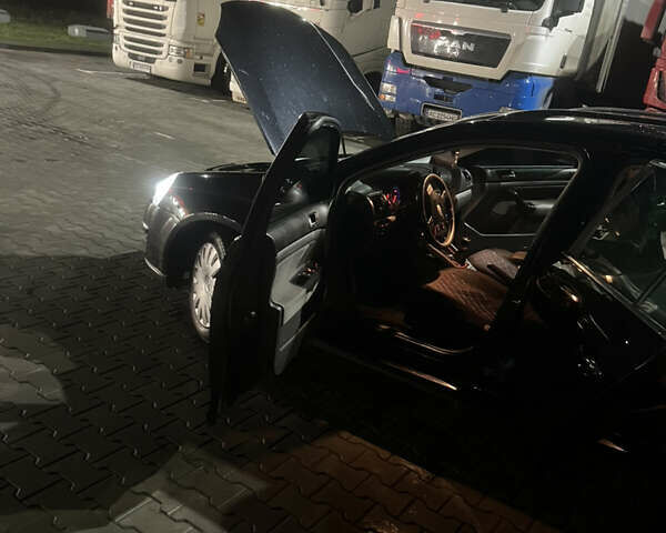 Черный Фольксваген Гольф, объемом двигателя 1.9 л и пробегом 320 тыс. км за 5600 $, фото 10 на Automoto.ua