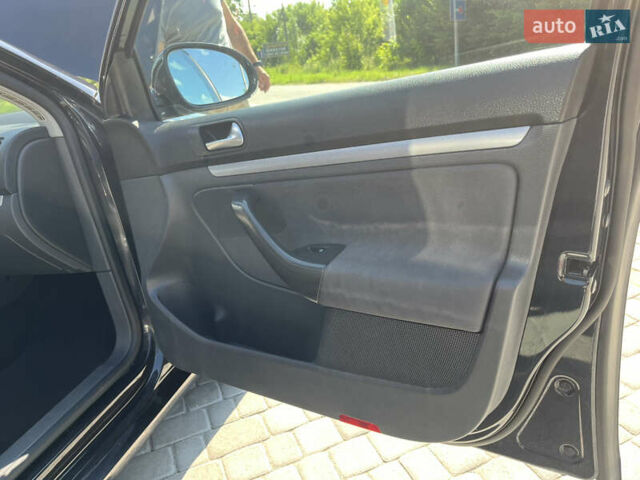 Черный Фольксваген Гольф, объемом двигателя 1.4 л и пробегом 271 тыс. км за 5850 $, фото 27 на Automoto.ua