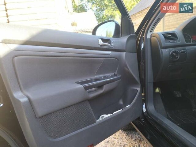 Черный Фольксваген Гольф, объемом двигателя 1.9 л и пробегом 300 тыс. км за 6200 $, фото 4 на Automoto.ua