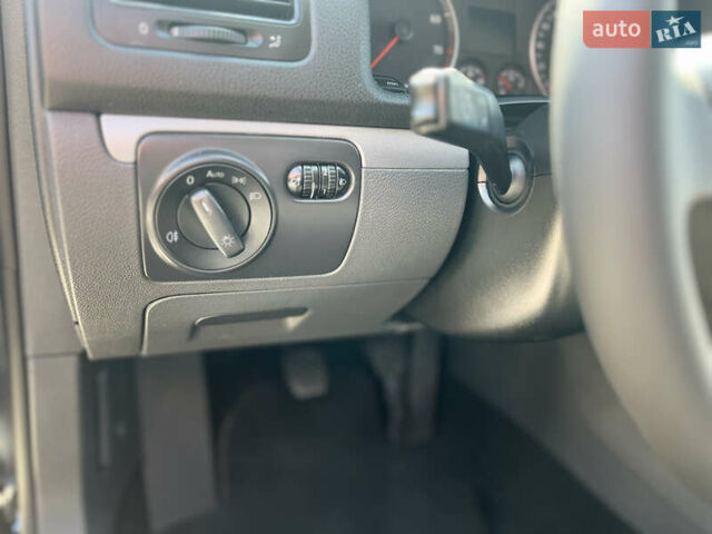 Черный Фольксваген Гольф, объемом двигателя 1.4 л и пробегом 271 тыс. км за 5850 $, фото 33 на Automoto.ua