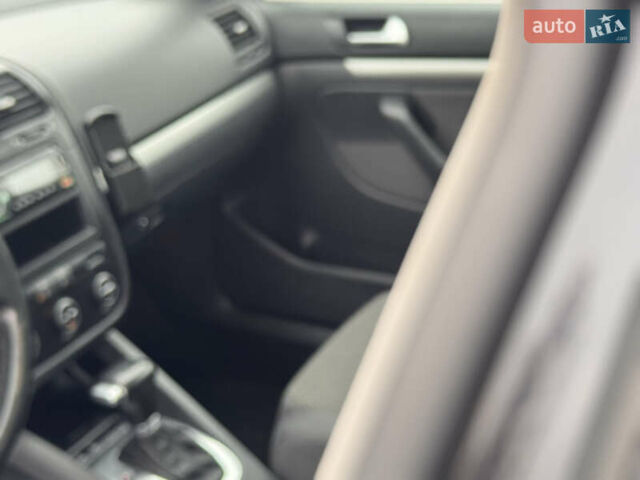 Черный Фольксваген Гольф, объемом двигателя 1.4 л и пробегом 252 тыс. км за 6700 $, фото 39 на Automoto.ua