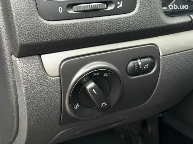 Черный Фольксваген Гольф, объемом двигателя 1.4 л и пробегом 254 тыс. км за 6990 $, фото 12 на Automoto.ua