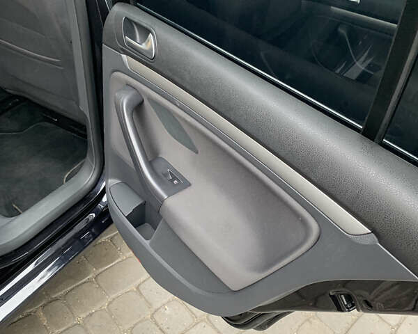 Черный Фольксваген Гольф, объемом двигателя 1.39 л и пробегом 175 тыс. км за 6200 $, фото 22 на Automoto.ua