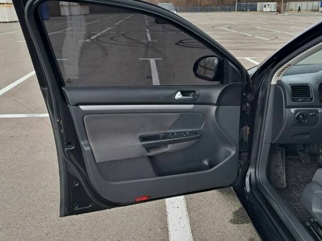 Черный Фольксваген Гольф, объемом двигателя 1.4 л и пробегом 210 тыс. км за 5200 $, фото 14 на Automoto.ua