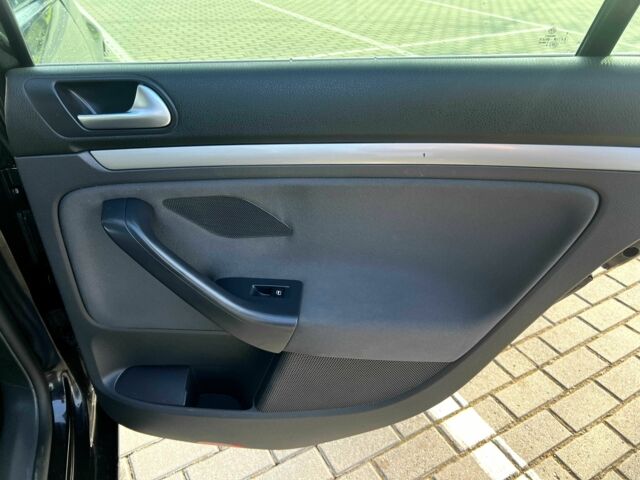 Черный Фольксваген Гольф, объемом двигателя 1.4 л и пробегом 248 тыс. км за 6500 $, фото 19 на Automoto.ua