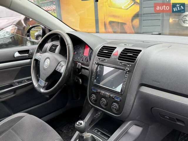 Черный Фольксваген Гольф, объемом двигателя 1.4 л и пробегом 321 тыс. км за 4800 $, фото 36 на Automoto.ua