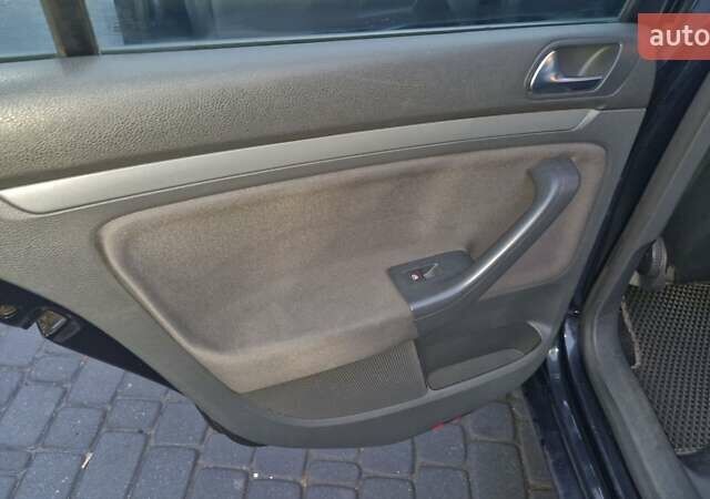 Черный Фольксваген Гольф, объемом двигателя 1.6 л и пробегом 299 тыс. км за 5200 $, фото 6 на Automoto.ua