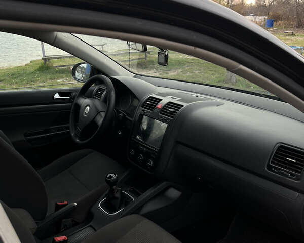 Черный Фольксваген Гольф, объемом двигателя 1.6 л и пробегом 260 тыс. км за 6450 $, фото 31 на Automoto.ua