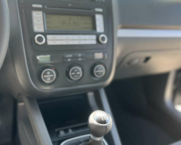 Черный Фольксваген Гольф, объемом двигателя 1.4 л и пробегом 271 тыс. км за 5850 $, фото 34 на Automoto.ua