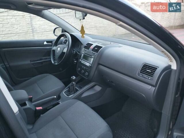 Черный Фольксваген Гольф, объемом двигателя 1.6 л и пробегом 230 тыс. км за 5800 $, фото 8 на Automoto.ua