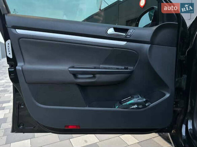 Черный Фольксваген Гольф, объемом двигателя 1.9 л и пробегом 289 тыс. км за 7450 $, фото 13 на Automoto.ua