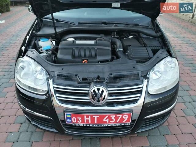 Черный Фольксваген Гольф, объемом двигателя 1.6 л и пробегом 230 тыс. км за 5800 $, фото 11 на Automoto.ua