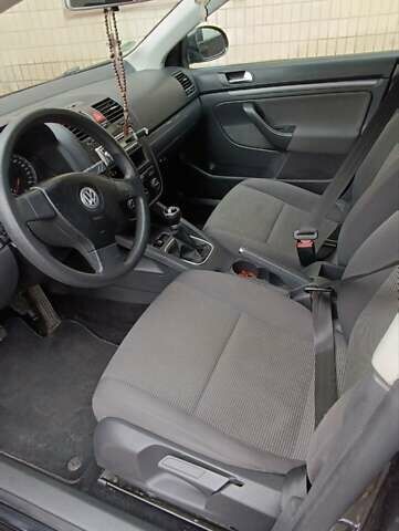 Черный Фольксваген Гольф, объемом двигателя 1.6 л и пробегом 165 тыс. км за 7200 $, фото 11 на Automoto.ua