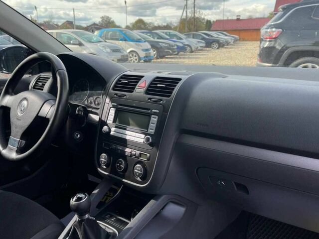 Черный Фольксваген Гольф, объемом двигателя 1.6 л и пробегом 262 тыс. км за 5300 $, фото 17 на Automoto.ua