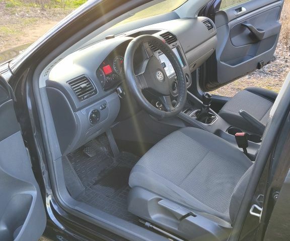 Черный Фольксваген Гольф, объемом двигателя 1.9 л и пробегом 235 тыс. км за 5200 $, фото 16 на Automoto.ua