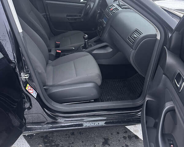 Черный Фольксваген Гольф, объемом двигателя 1.9 л и пробегом 261 тыс. км за 6800 $, фото 16 на Automoto.ua