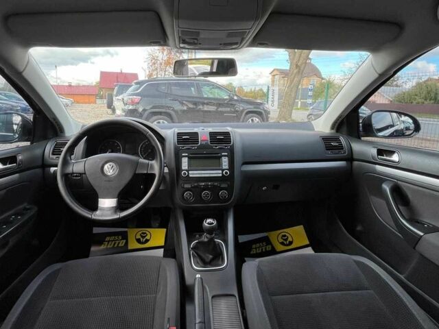 Черный Фольксваген Гольф, объемом двигателя 1.6 л и пробегом 262 тыс. км за 5300 $, фото 8 на Automoto.ua