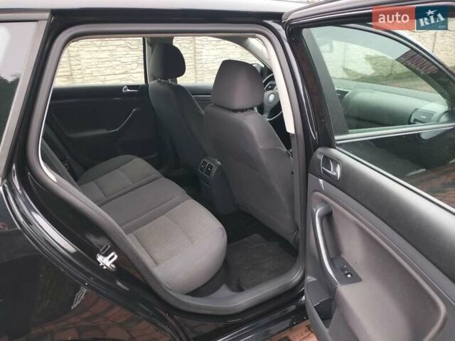 Черный Фольксваген Гольф, объемом двигателя 1.6 л и пробегом 230 тыс. км за 5800 $, фото 19 на Automoto.ua