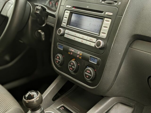 Черный Фольксваген Гольф, объемом двигателя 1.9 л и пробегом 226 тыс. км за 3550 $, фото 8 на Automoto.ua