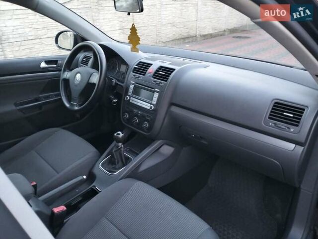 Черный Фольксваген Гольф, объемом двигателя 1.6 л и пробегом 230 тыс. км за 5800 $, фото 9 на Automoto.ua