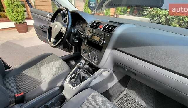 Чорний Фольксваген Гольф, об'ємом двигуна 1.6 л та пробігом 199 тис. км за 6100 $, фото 32 на Automoto.ua