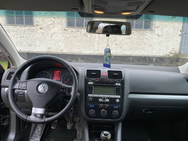 Черный Фольксваген Гольф, объемом двигателя 1.9 л и пробегом 359 тыс. км за 3900 $, фото 4 на Automoto.ua