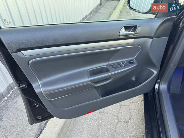 Чорний Фольксваген Гольф, об'ємом двигуна 1.4 л та пробігом 190 тис. км за 7950 $, фото 34 на Automoto.ua