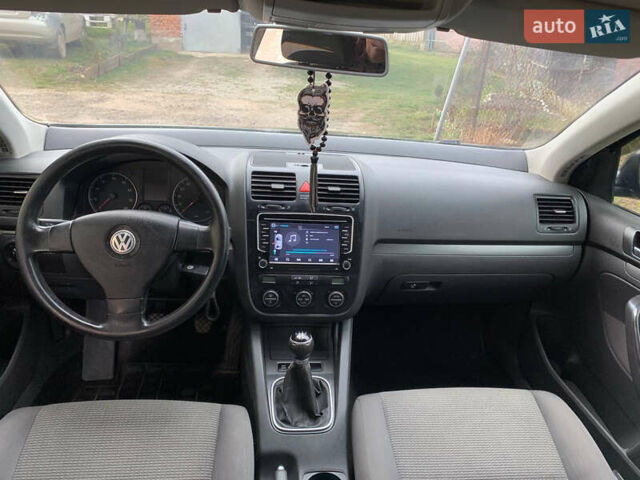 Черный Фольксваген Гольф, объемом двигателя 1.4 л и пробегом 253 тыс. км за 5500 $, фото 12 на Automoto.ua