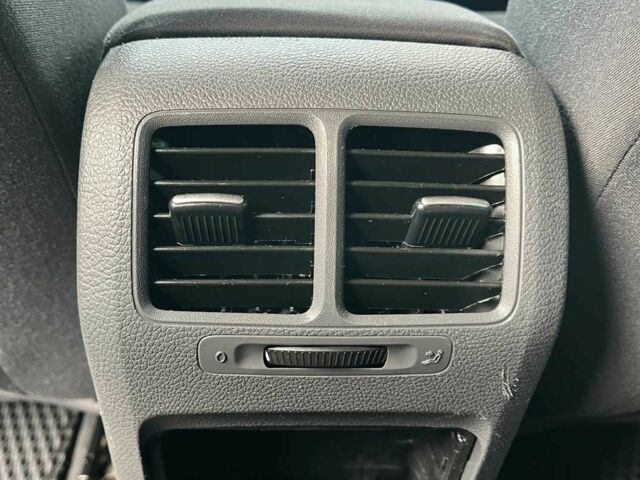 Черный Фольксваген Гольф, объемом двигателя 1.6 л и пробегом 262 тыс. км за 5300 $, фото 12 на Automoto.ua