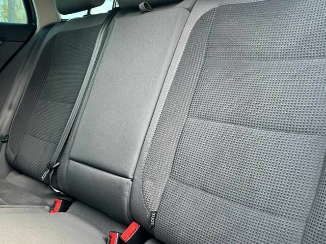 Черный Фольксваген Гольф, объемом двигателя 1.6 л и пробегом 262 тыс. км за 5300 $, фото 21 на Automoto.ua