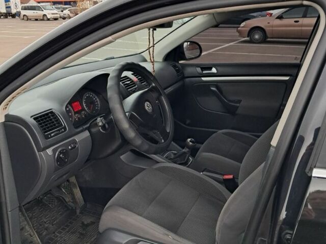 Черный Фольксваген Гольф, объемом двигателя 1.4 л и пробегом 210 тыс. км за 5200 $, фото 12 на Automoto.ua