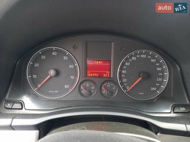 Чорний Фольксваген Гольф, об'ємом двигуна 1.4 л та пробігом 226 тис. км за 5500 $, фото 25 на Automoto.ua