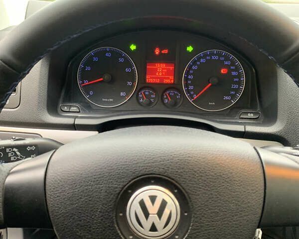 Черный Фольксваген Гольф, объемом двигателя 1.39 л и пробегом 175 тыс. км за 6200 $, фото 14 на Automoto.ua