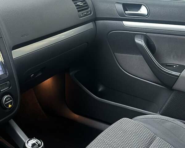 Чорний Фольксваген Гольф, об'ємом двигуна 1.4 л та пробігом 240 тис. км за 5300 $, фото 37 на Automoto.ua