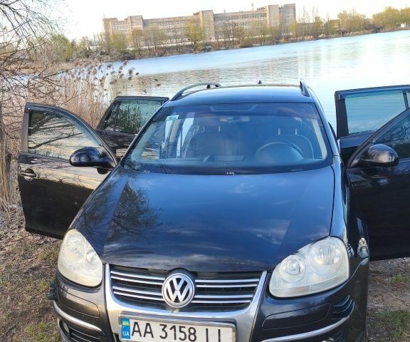 Черный Фольксваген Гольф, объемом двигателя 1.9 л и пробегом 235 тыс. км за 5200 $, фото 8 на Automoto.ua