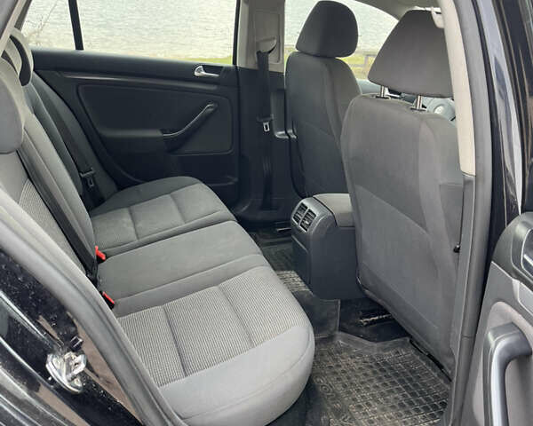 Черный Фольксваген Гольф, объемом двигателя 1.6 л и пробегом 260 тыс. км за 6450 $, фото 28 на Automoto.ua