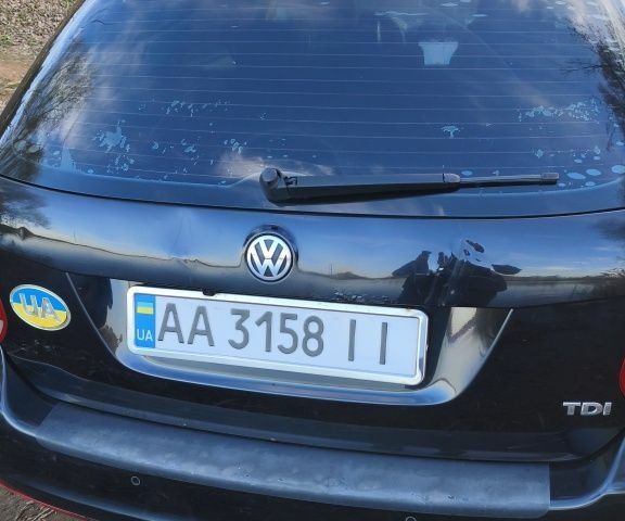 Черный Фольксваген Гольф, объемом двигателя 1.9 л и пробегом 235 тыс. км за 5200 $, фото 4 на Automoto.ua