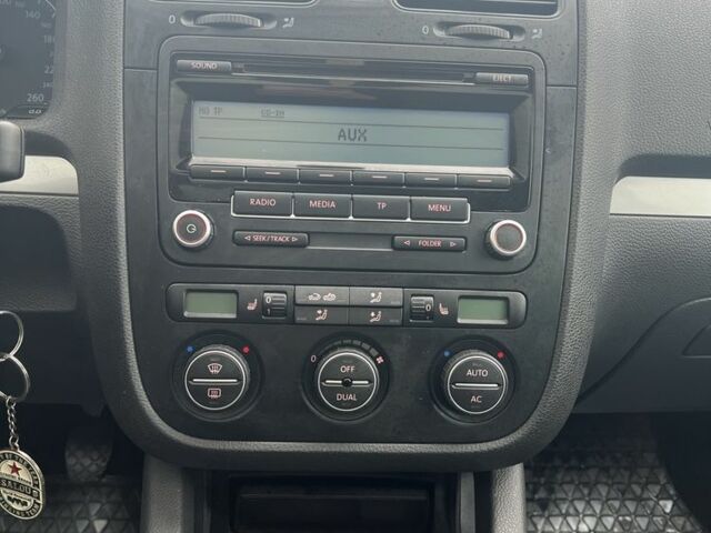 Чорний Фольксваген Гольф, об'ємом двигуна 1.4 л та пробігом 180 тис. км за 6500 $, фото 6 на Automoto.ua