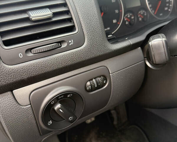 Чорний Фольксваген Гольф, об'ємом двигуна 1.6 л та пробігом 187 тис. км за 7200 $, фото 13 на Automoto.ua