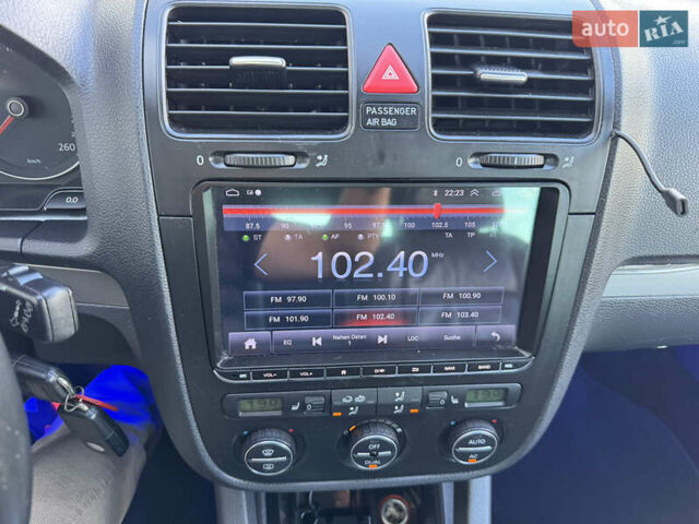 Чорний Фольксваген Гольф, об'ємом двигуна 1.4 л та пробігом 190 тис. км за 7950 $, фото 30 на Automoto.ua