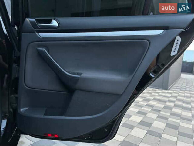 Черный Фольксваген Гольф, объемом двигателя 1.9 л и пробегом 289 тыс. км за 7450 $, фото 22 на Automoto.ua