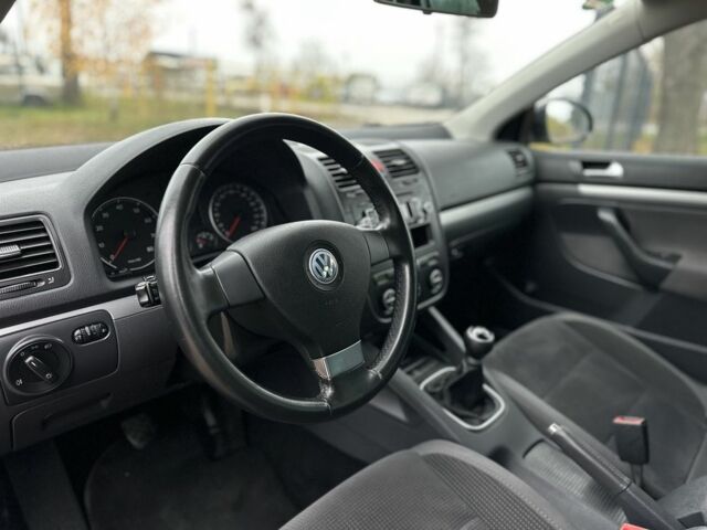 Черный Фольксваген Гольф, объемом двигателя 1.6 л и пробегом 195 тыс. км за 6800 $, фото 5 на Automoto.ua