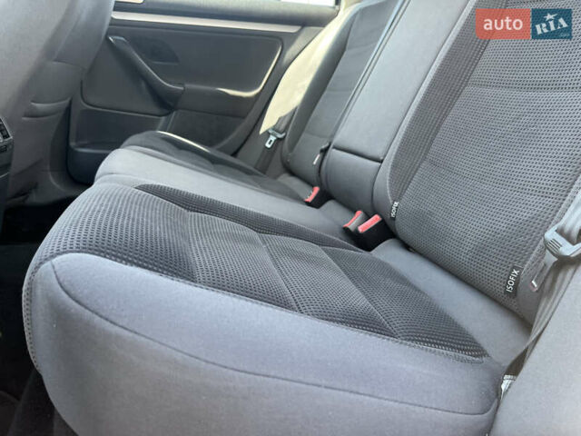 Черный Фольксваген Гольф, объемом двигателя 1.4 л и пробегом 271 тыс. км за 5850 $, фото 18 на Automoto.ua