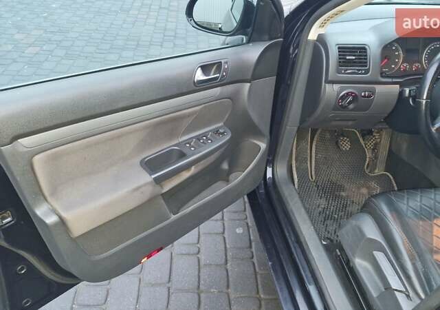 Черный Фольксваген Гольф, объемом двигателя 1.6 л и пробегом 299 тыс. км за 5200 $, фото 8 на Automoto.ua