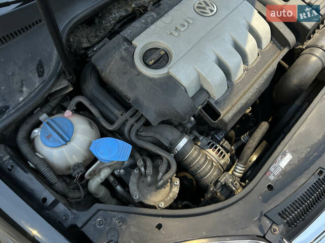 Черный Фольксваген Гольф, объемом двигателя 1.9 л и пробегом 289 тыс. км за 7450 $, фото 43 на Automoto.ua